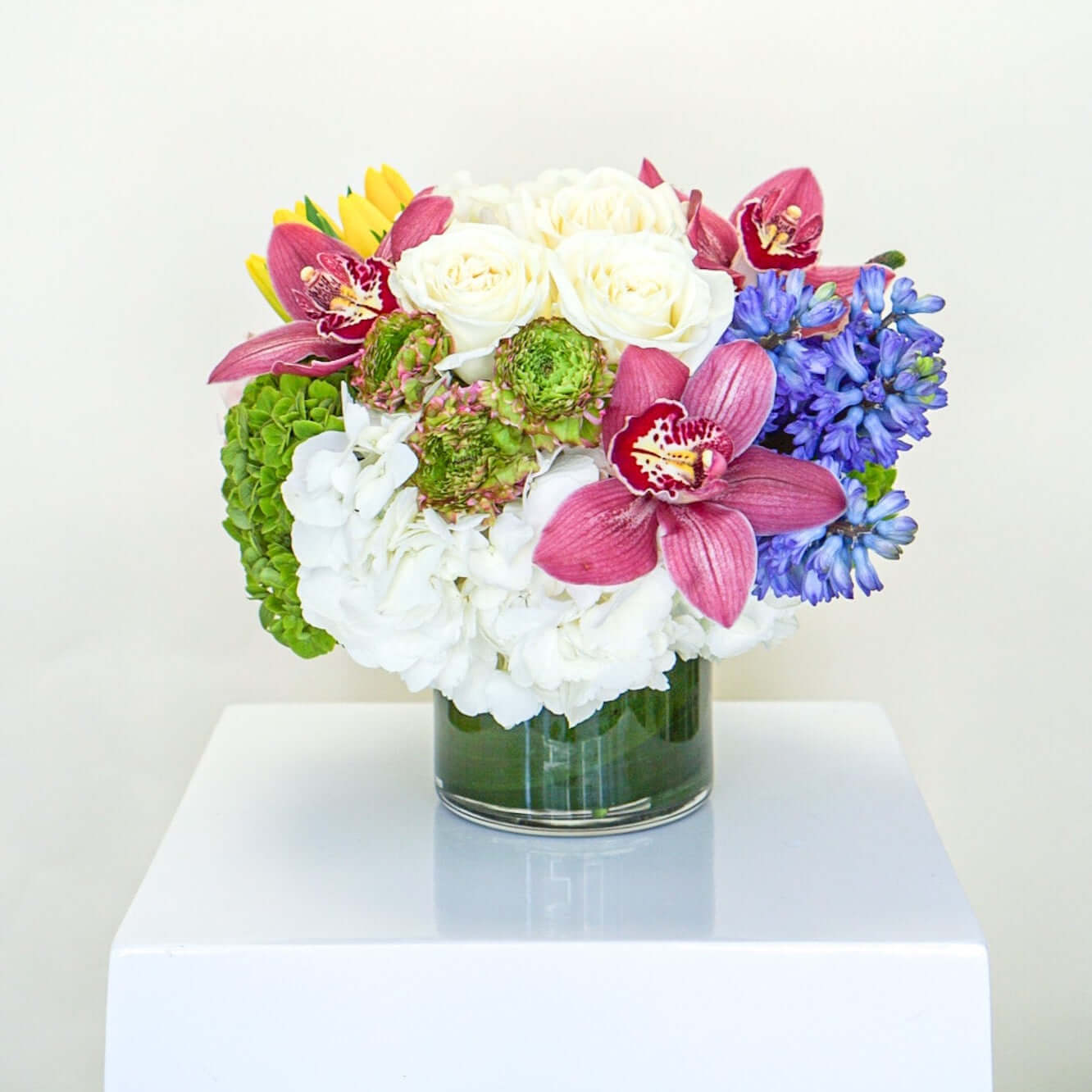 The Flower Nook a Toronto Florist using premium flowers that are professionally arranged, hand-delivered throughout Toronto and GTA